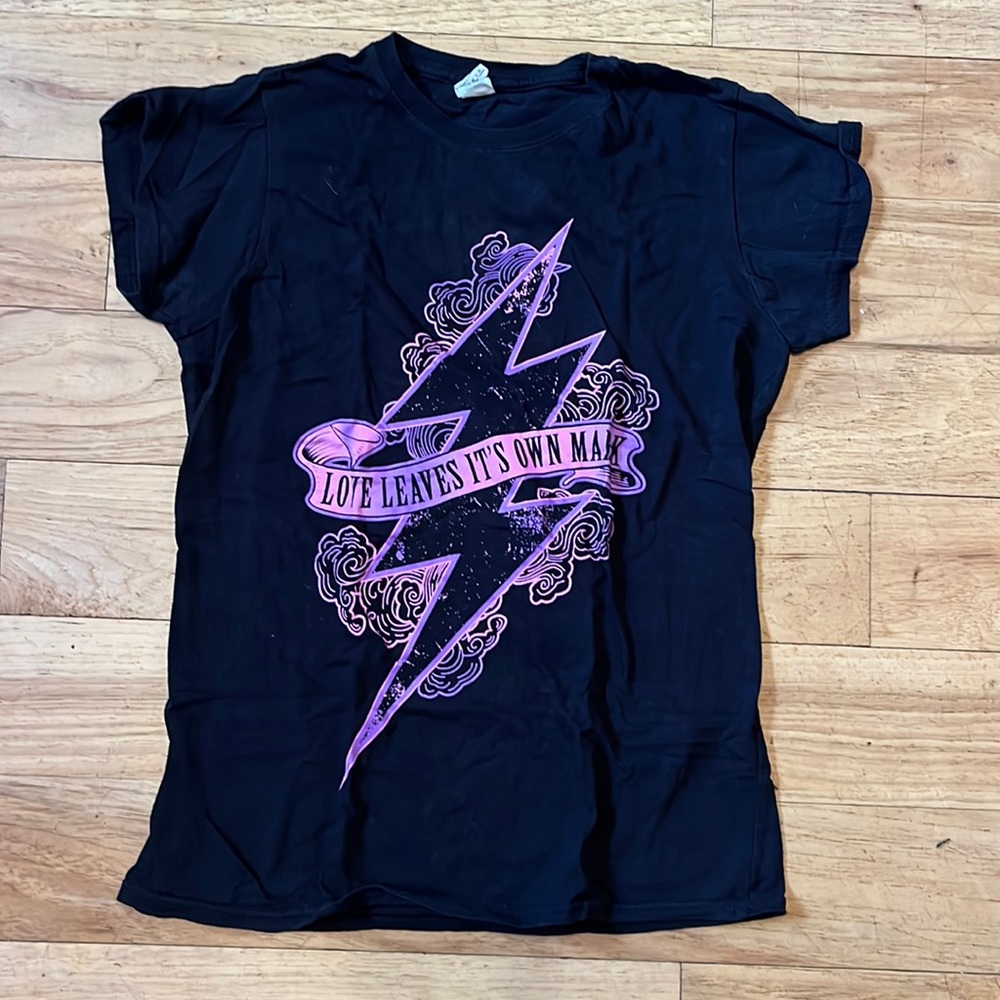 Teen Large, Harry Potter fandom shirt, love leaves its own mark.